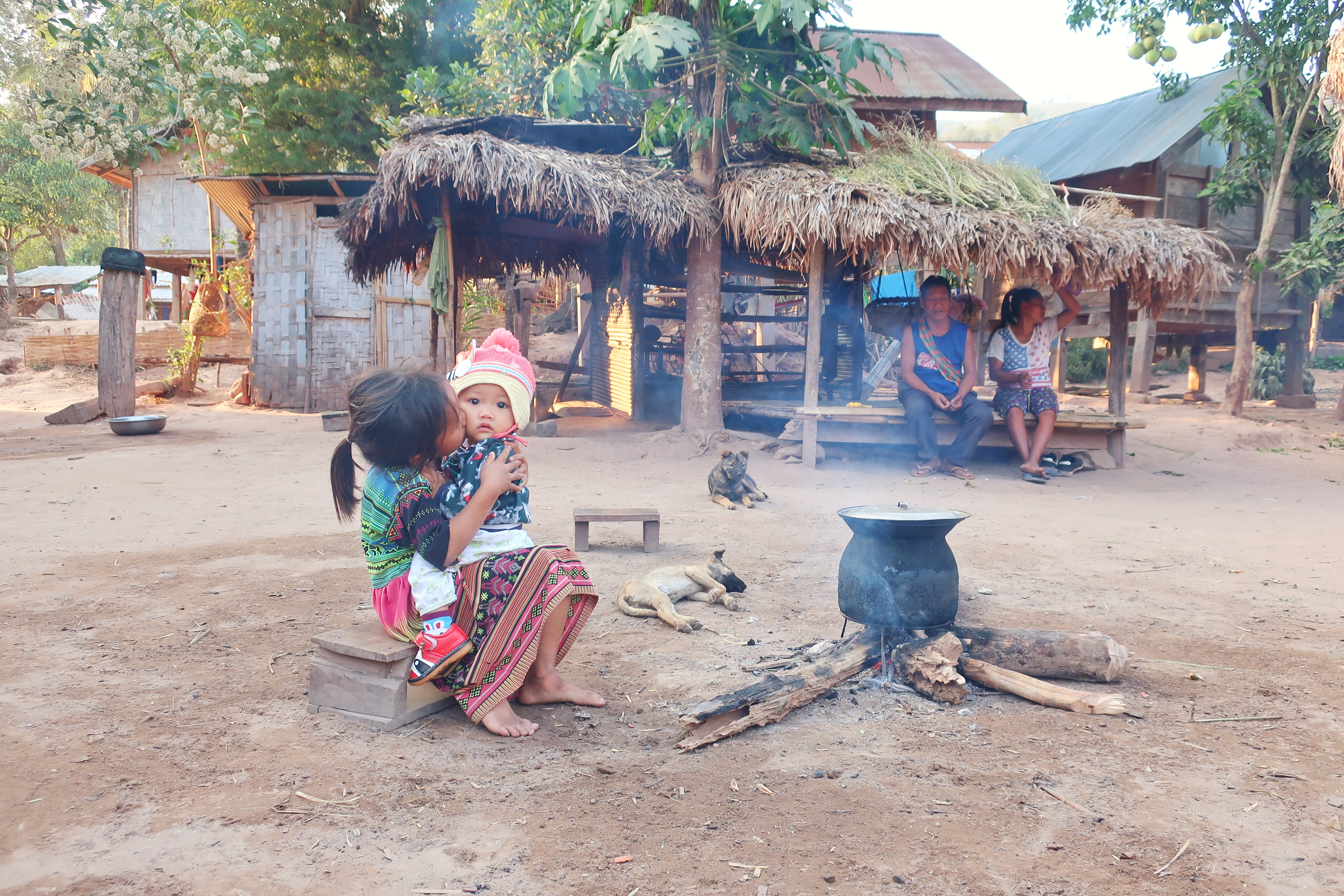 enfants du village nord du laos